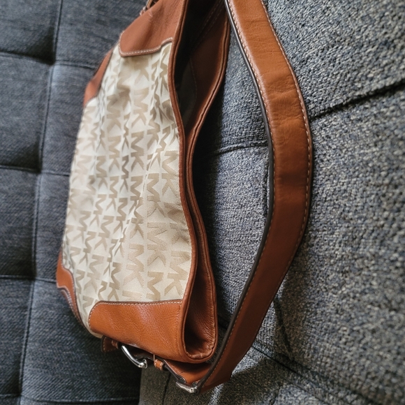 Michael Kors Brookville Tote - Picture 6 of 16